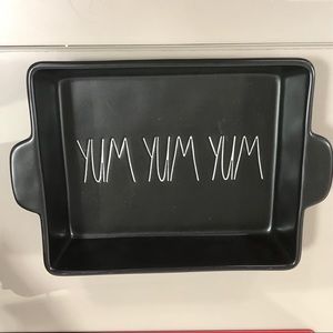 💙 Rae Dunn Matte Black “Yum, yum, yum” dish.